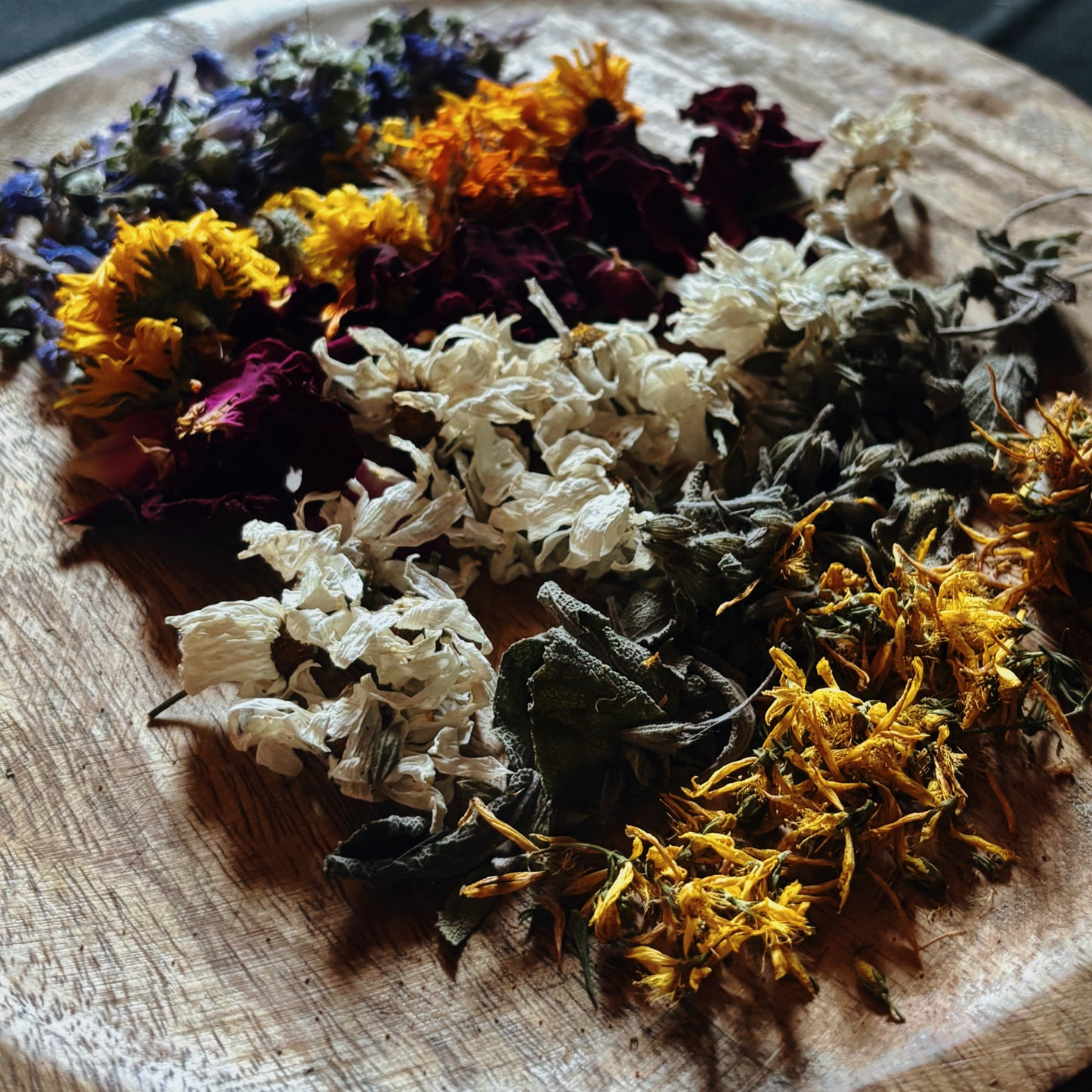 Flor del Encís – Mezcla Ritual Artesanal de Hierbas y Flores Mágicas (5g)
