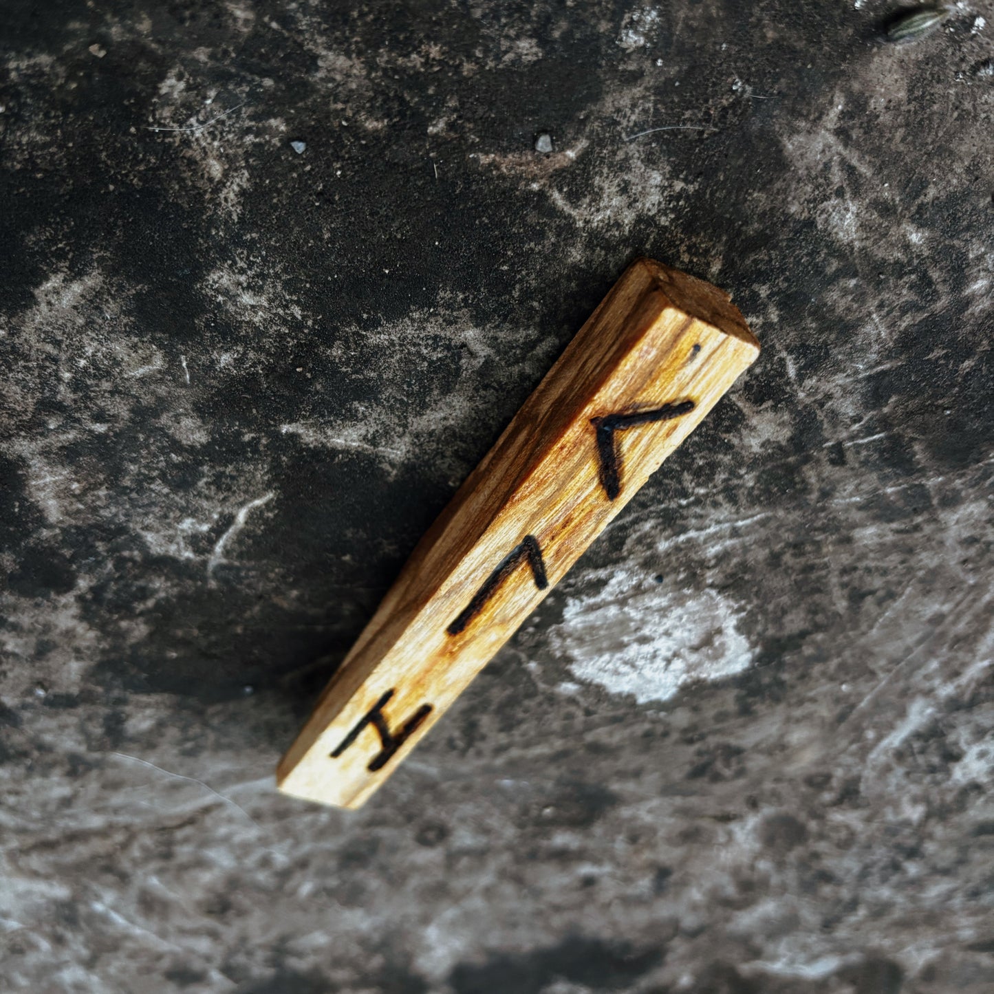 Palo Santo | Ritualizado con Runas del Futhark Antiguo