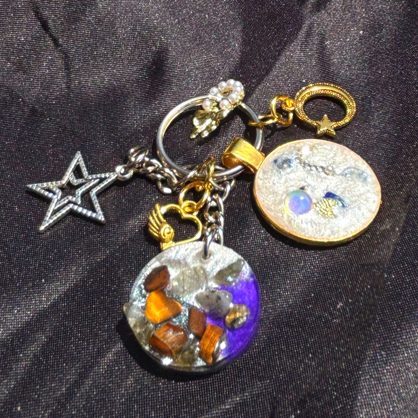 Llavero talismán “Corazón de Luna” – Intuición, amor propio y visión clara