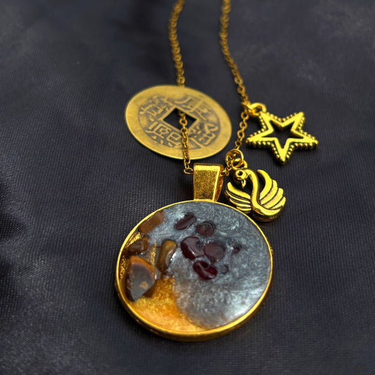 FORTUNA – Collar Talismán de Ojo de Tigre y Granate🤞🏼