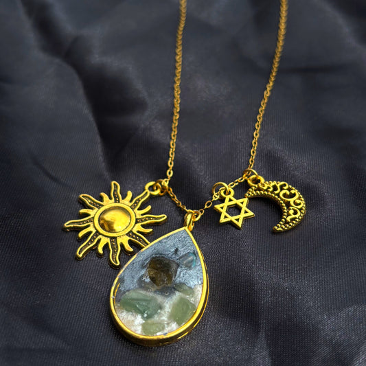 🌕 Collar Talismán “Guardiana Lunar” HEKATE – Labradorita y Aventurina Verde