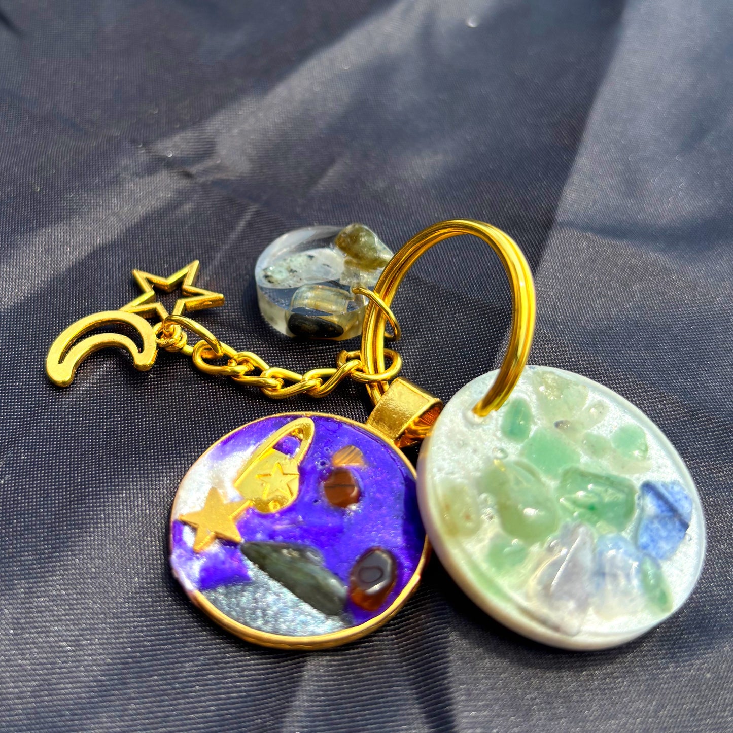 Llavero talismán “Cosmos Verde” – Claridad mental y equilibrio del corazón