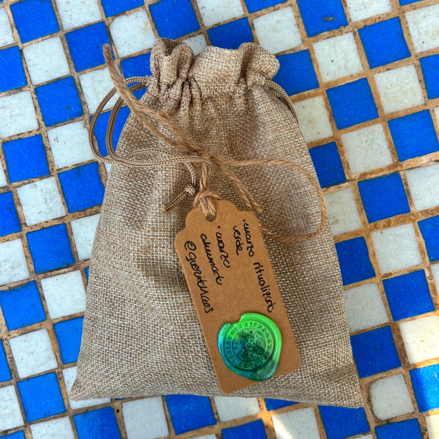 Set de Runas del Futhark Antiguo – Cuarzo Ahumado & Cuarzo Ritualizado Verde💚