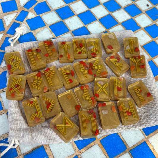 Set de Runas del Futhark Antiguo – Aventurina Roja & Jaspe Rojo🌹
