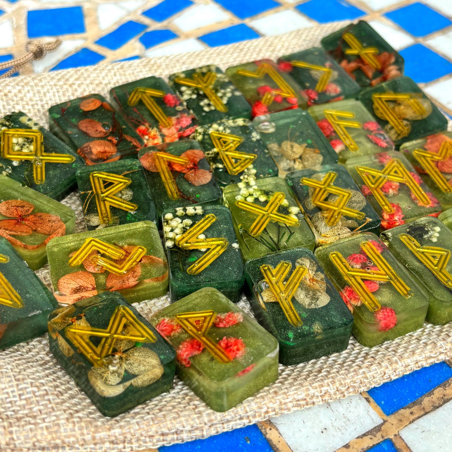 Set de Runas del Futhark Antiguo – Flores💐