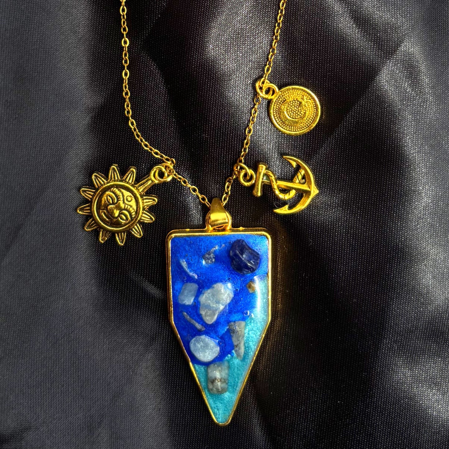 🌊 Collar Talismán POSEIDÓN “Profundidad Azul” – Lapislázuli y Aventurina Azul