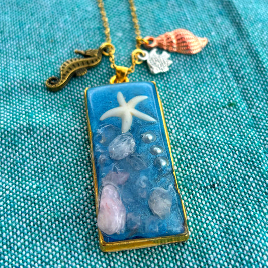 Amuleto de la Diosa Benten – Collar Único Artesanal con Cuarzo Rosa 🌊💓