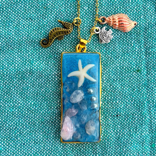 Amuleto de la Diosa Benten – Collar Único Artesanal con Cuarzo Rosa 🌊💓