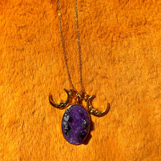Collar Talismán de la Triple Diosa – Edición Única y Artesanal 🌙✨
